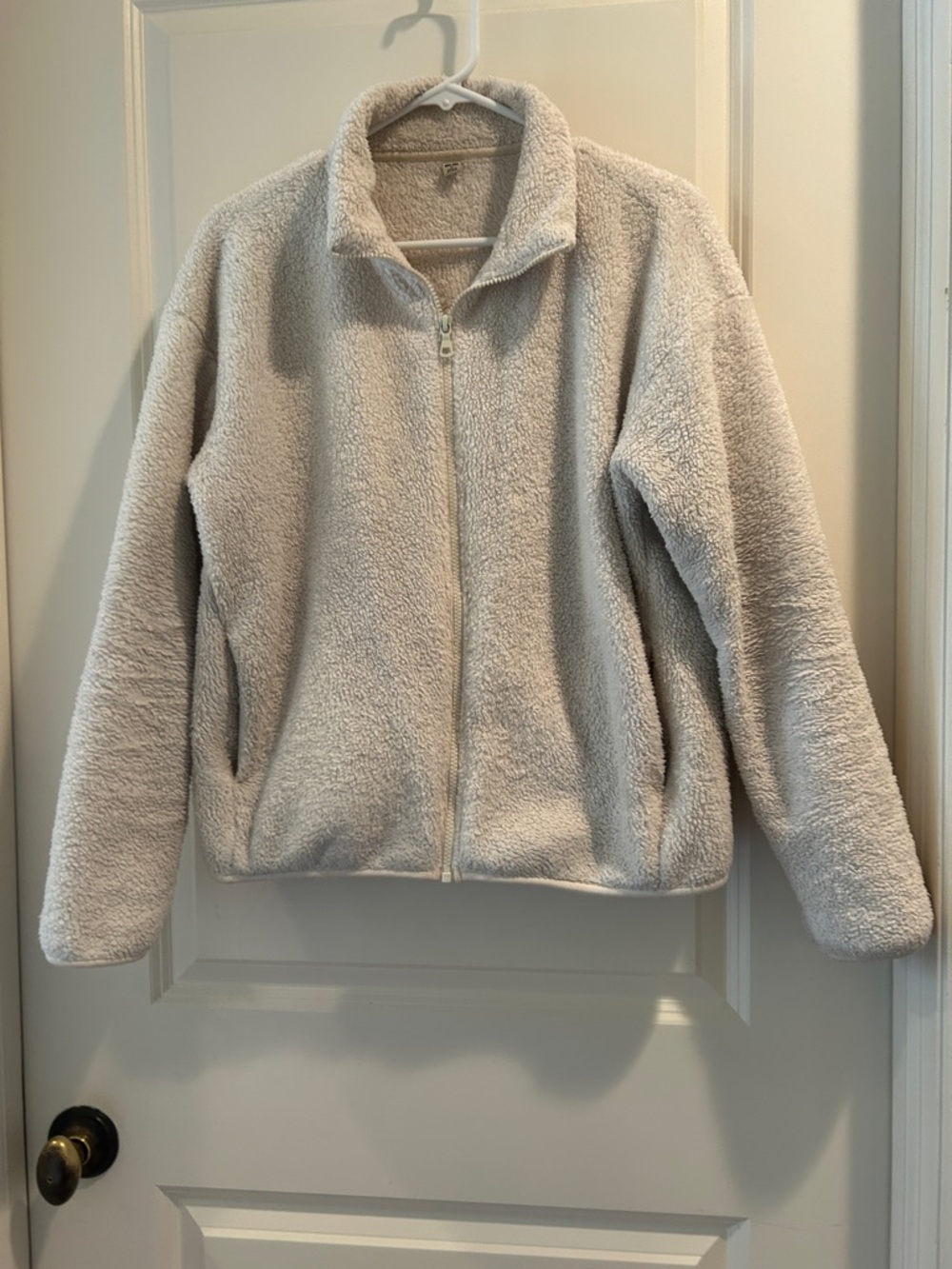 Uniqlo Women's Cozy Full-Zip Teddy Sherpa Jacket in Light cream w/pockets size M